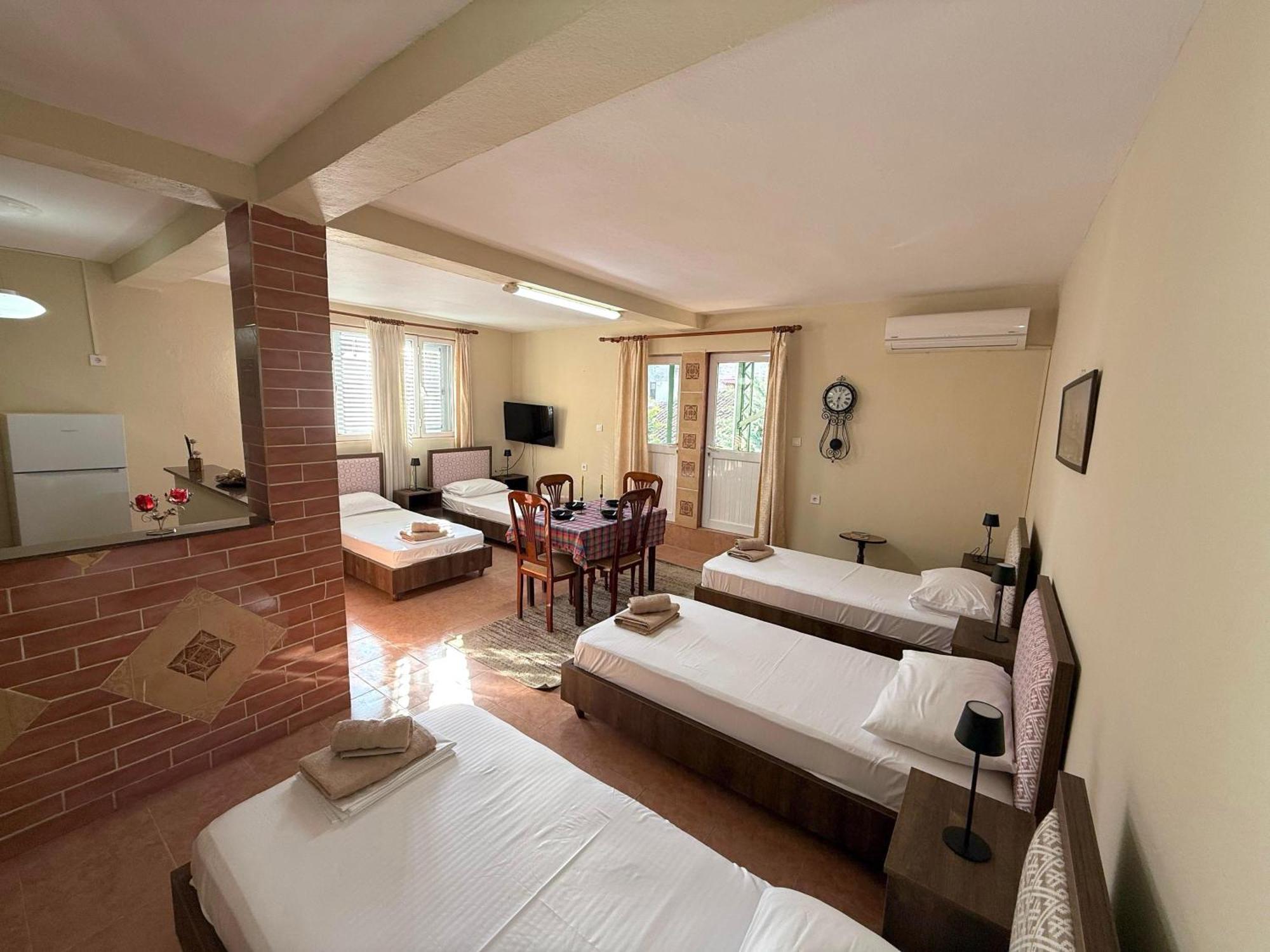 Shkodra Guest House & Trips Eksteriør bilde