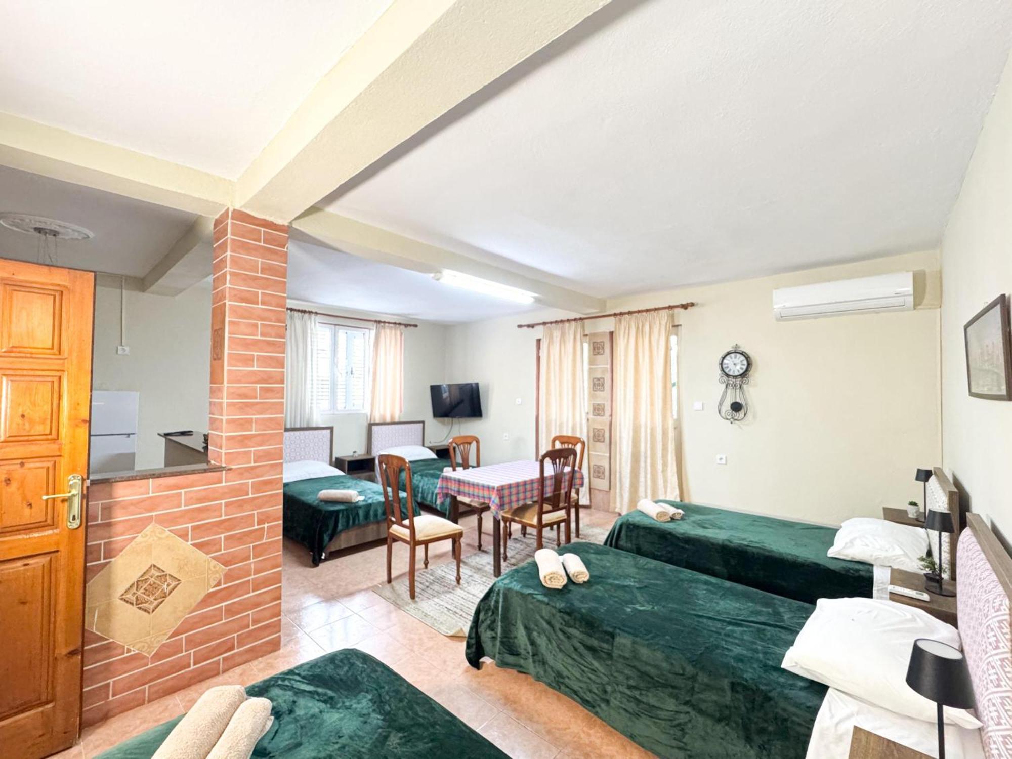Shkodra Guest House & Trips Eksteriør bilde